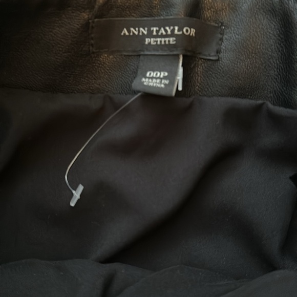 Super cute black vegan leather moto pencil skirt size 00P - Picture 2 of 2